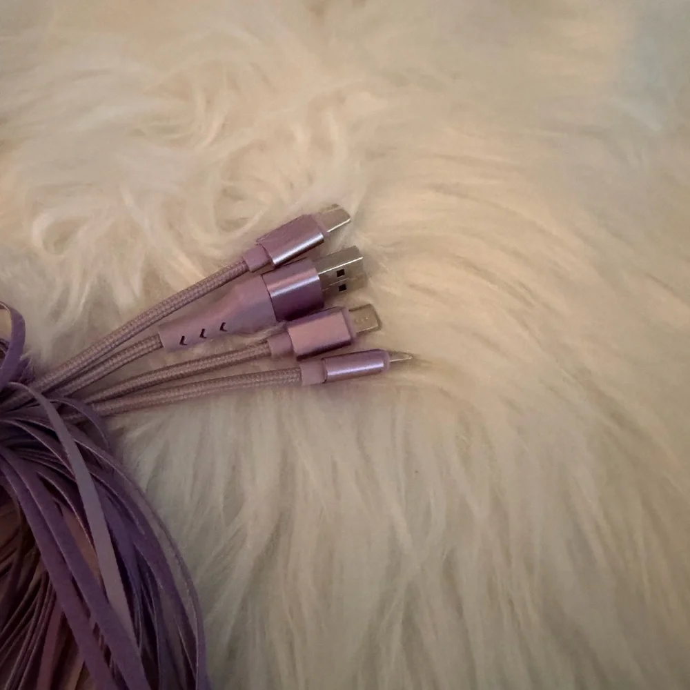 Bolsetta Universal Charging Tassels for Apple & Android - Purple